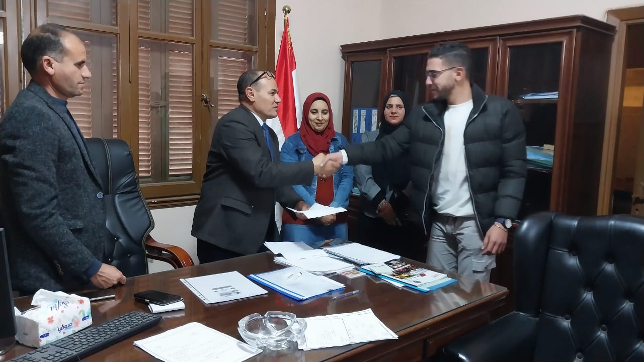 وزير القوى العامله 